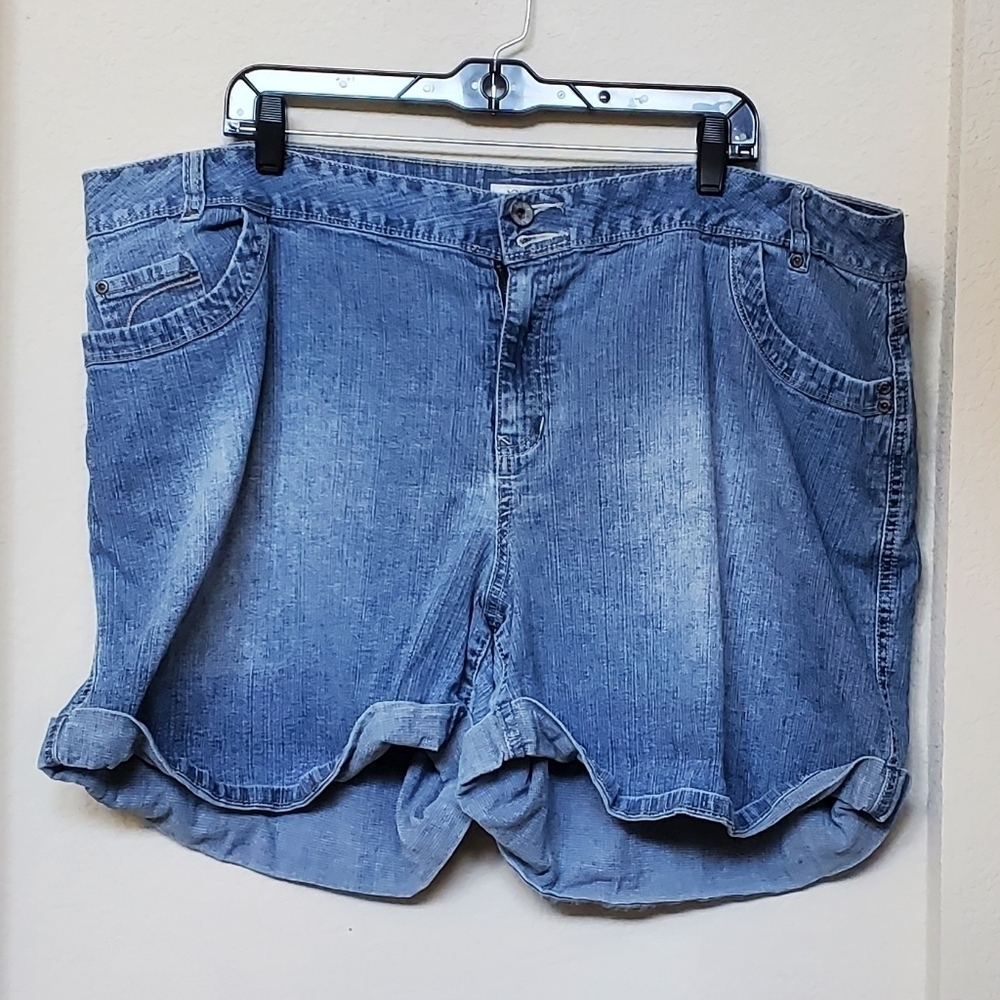 CATO Women’s faded light washed Jean shorts Size 24W